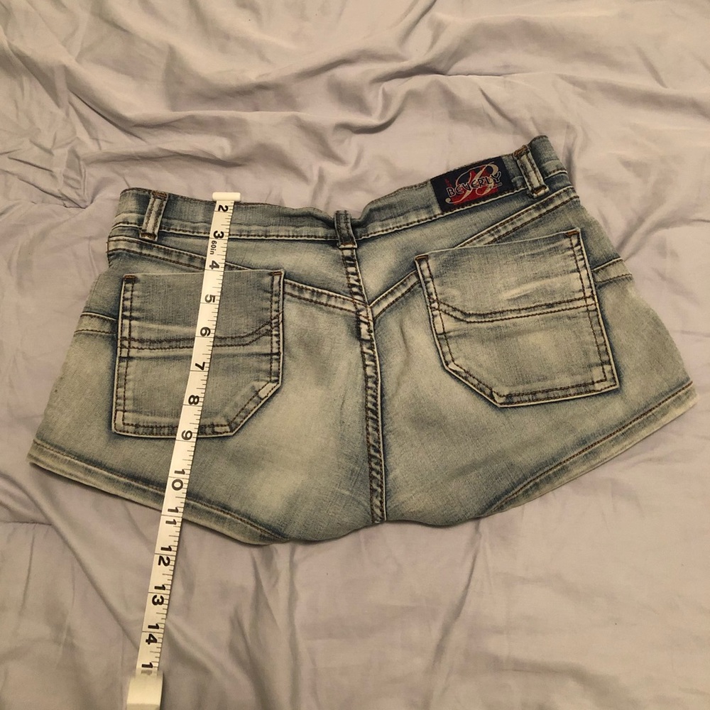 Short shorts - Picture 6 of 6
